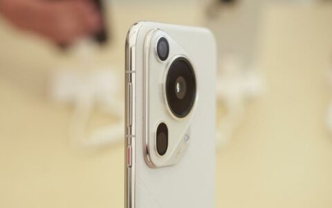 HUAWEI Pura 70 Ultra vs Apple iPhone 15 Pro Max：旗舰之巅的较量