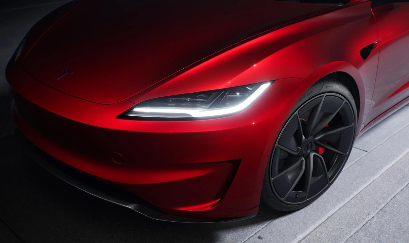 特斯拉Model 3 Performance怎么样？特斯拉高性能电动新标杆