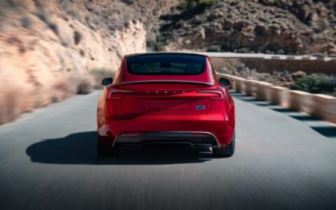 特斯拉Model 3 Performance性能如何？高性能电动驾控新典范