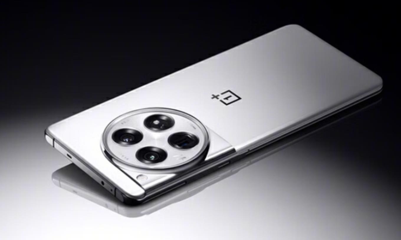 一加OnePlus 13旗舰机型曝光：预计搭载高通骁龙8 Gen 4与全新2K屏幕，下半年惊艳亮相