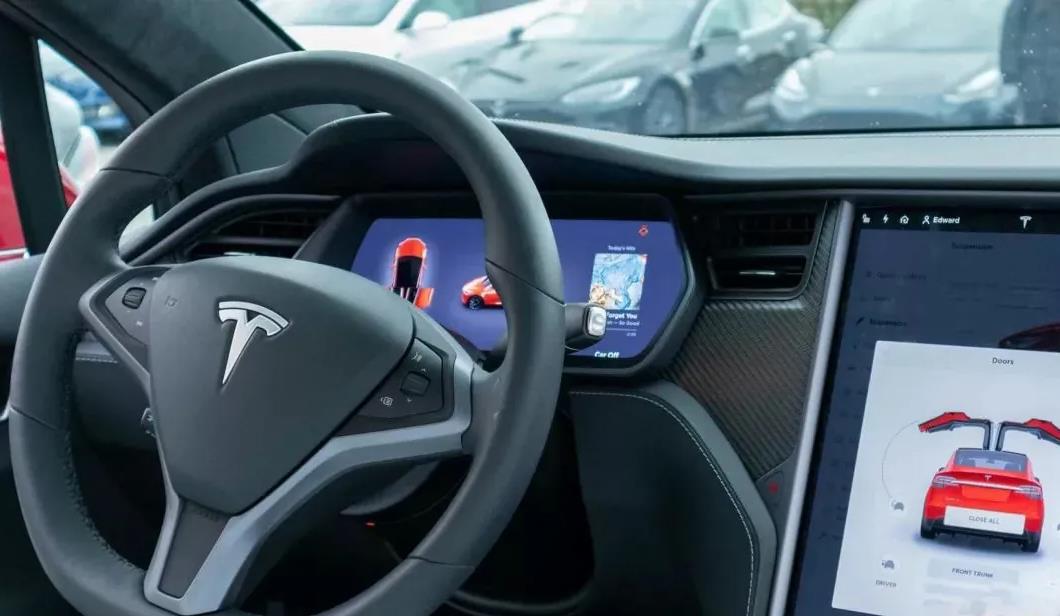 特斯拉Autopilot系统涉近千起车祸，驾驶员过度信赖成主因