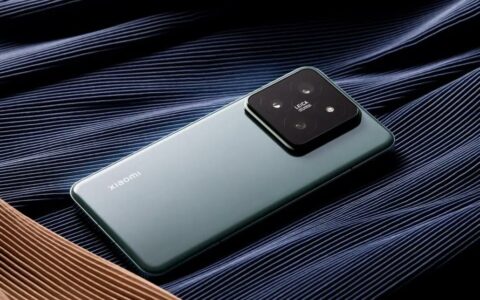 小米15 Pro曝光：搭载2K新基材微曲屏与50Mp超大底三摄