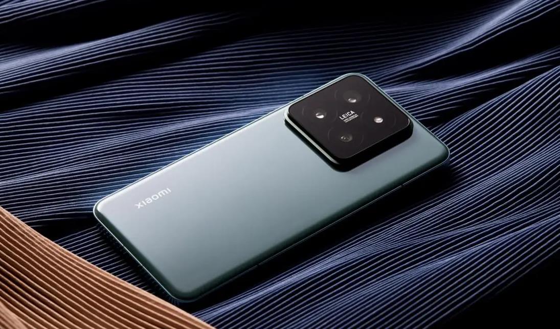 小米15 Pro曝光：搭载2K新基材微曲屏与50Mp超大底三摄