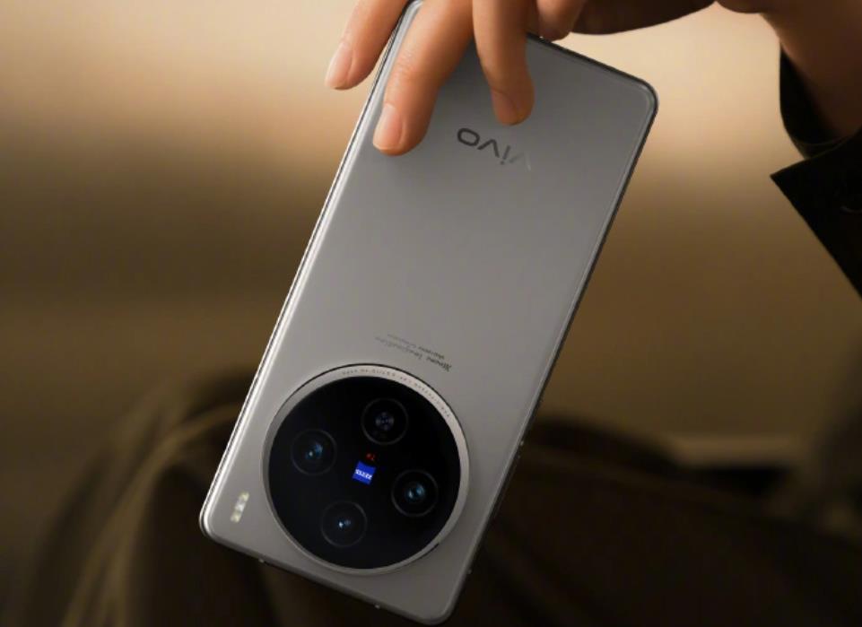 vivo X100s新机外观曝光：7.8mm超薄机身，首发“四季人像”功能