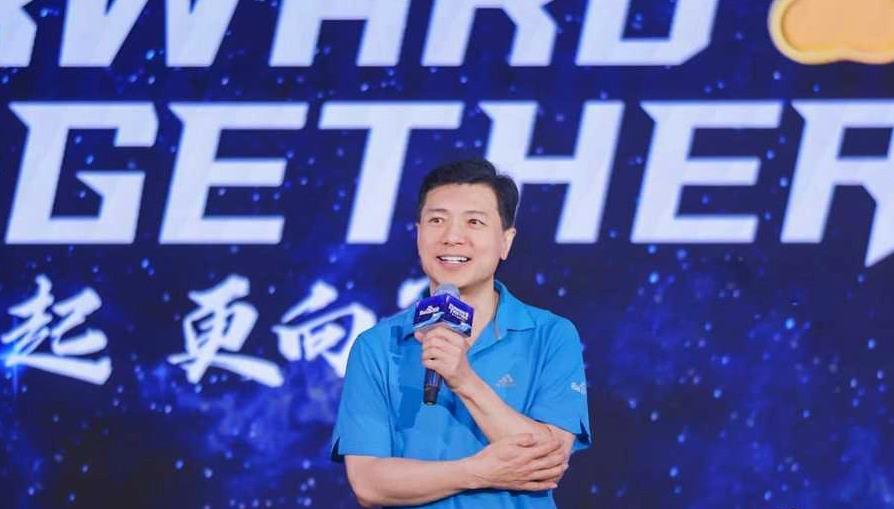 李彦宏肯定百度文心一言AI技术，无人化商业运营前景广阔