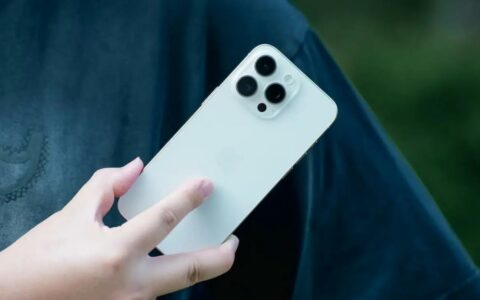 ChatGPT之父盛赞iPhone：史诗级技术巅峰，未来AI或将与其携手共舞