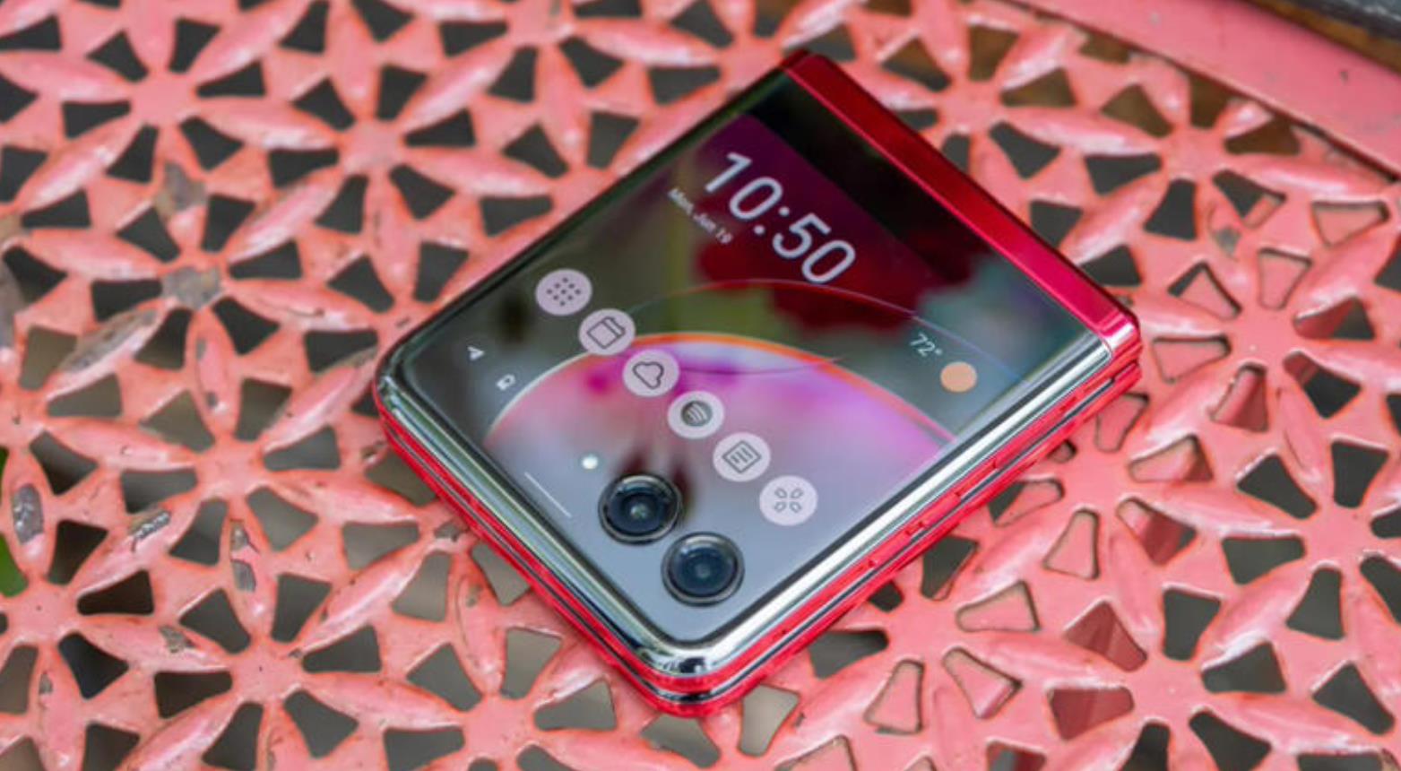 摩托罗拉Moto Razr 50 Ultra曝光：搭载骁龙8s Gen 3，预计2024年6月上市
