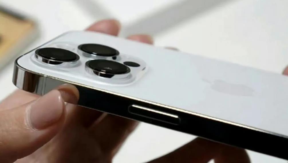 苹果iPhone 16 Pro爆料：屏幕大升级，亮度峰值达1600nit，存储起步256GB