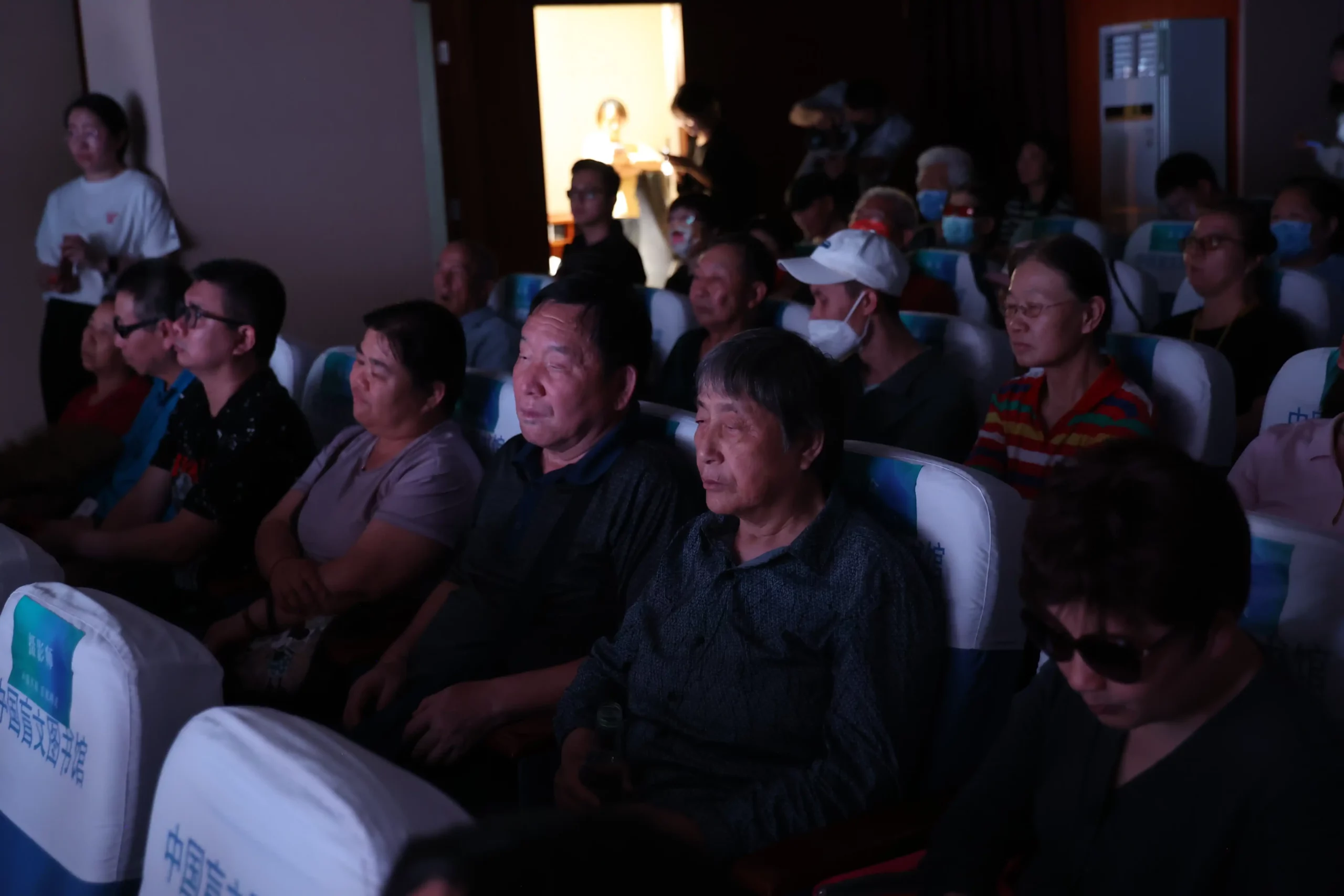 腾讯视频“无障碍剧场”上线，《热辣滚烫》无障碍版当日首映