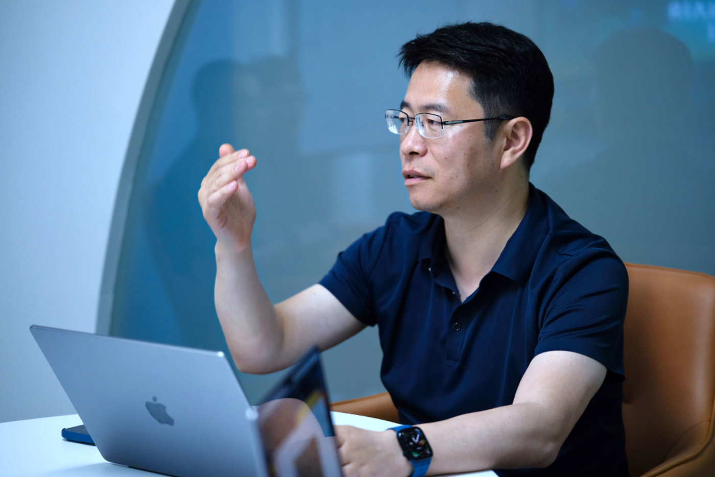 对话多屏未来黄海：AR行业起与伏之后，把大模型塞进终端里