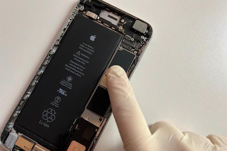 苹果iPhone 16 Pro Max电池升级爆料：高能量密度与不锈钢外壳引领创新