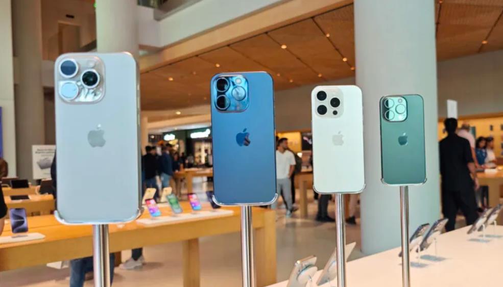 苹果iPhone 16新配色传闻：玫瑰钛或将取代蓝钛，白色回归