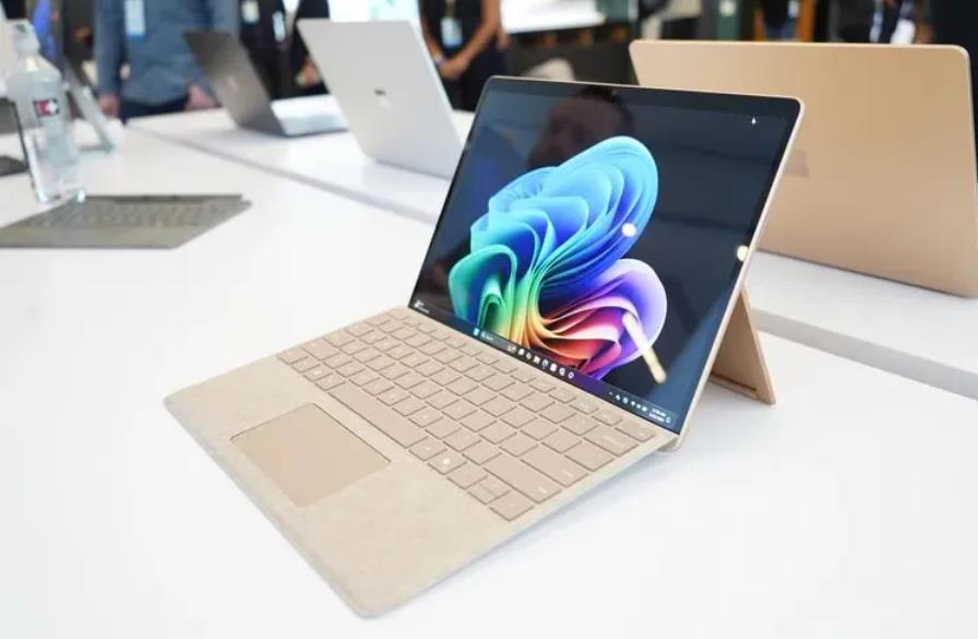 微软Surface Laptop 6 Pro深度评测：商务与娱乐的完美结合
