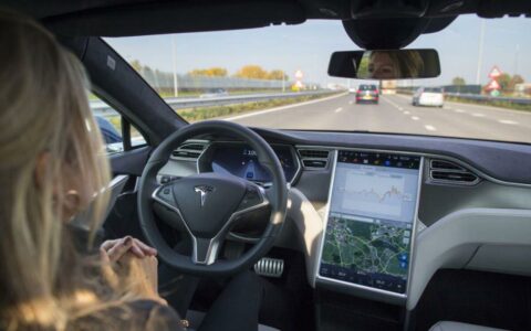 特斯拉发布Autopilot安全数据：事故率远低于行业平均水平