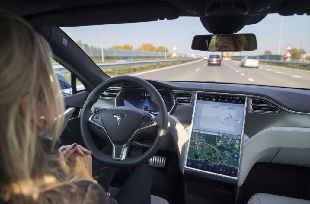 特斯拉发布Autopilot安全数据：事故率远低于行业平均水平