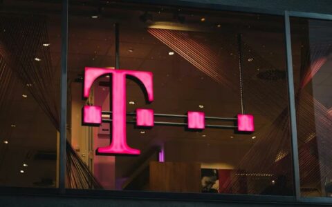 T-Mobile斥资44亿美元收购US Cellular部分资产，加强农村覆盖