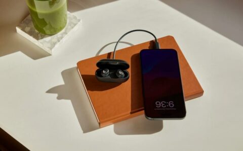 苹果Beats Solo Buds真无线耳机上市时间确定，采用双层传感器驱动技术