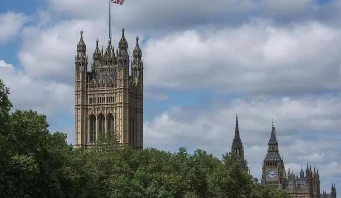 英国议会宣布正式解散，大选竞选活动启动