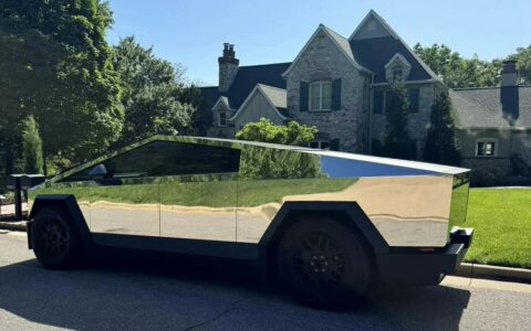 特斯拉Cybertruck独特抛光处理，车身闪耀如镜引关注