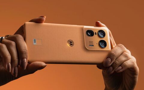 摩托罗拉moto X50 Ultra柔和桃限定版手机正式开售：AI旗舰性能强大