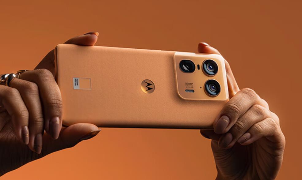 摩托罗拉moto X50 Ultra柔和桃限定版手机正式开售：AI旗舰性能强大