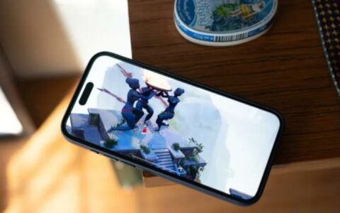 苹果iPhone 16 Pro vs 三星Galaxy Z Fold 5：边框与形态的革命性对比