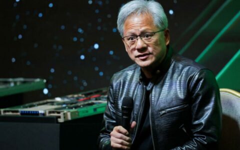 英伟达CEO黄仁勋的一句话让三星股价飙升，上涨2.8%