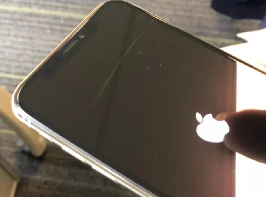 苹果更新保修政策：iPhone和Apple Watch“发丝裂纹”不再享标准保修