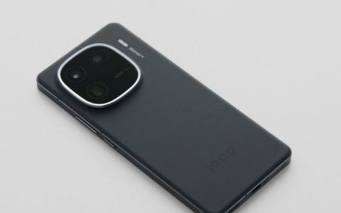 iQOO 13全新升级爆料：2K纯直屏、3倍潜望长焦，重塑旗舰标准