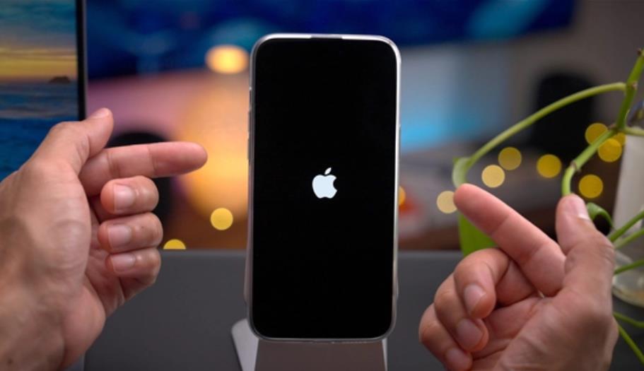 苹果iOS18上线关机按钮，新增控制中心自定义功能