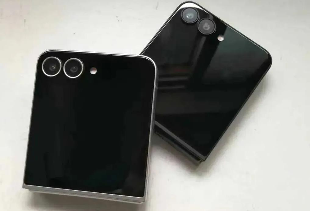 三星Galaxy Z Fold6与Flip6原型机曝光：屏幕折痕依旧，边框设计更窄
