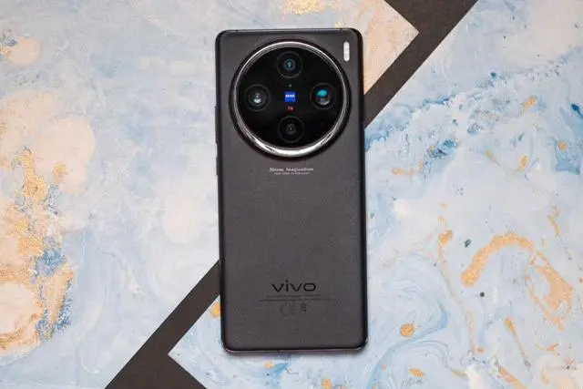 vivo X200 Pro现身数据库，搭载全球首发天玑9400处理器