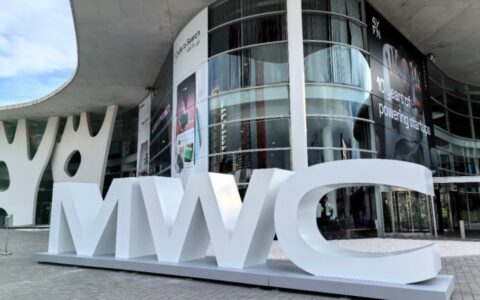 中兴终端2024 MWC上海亮相：展示裸眼3D手机与全生态终端