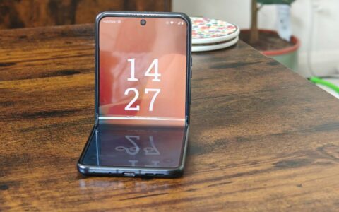 moto razr 50 Ultra AI元启评测：纵向折叠新标杆