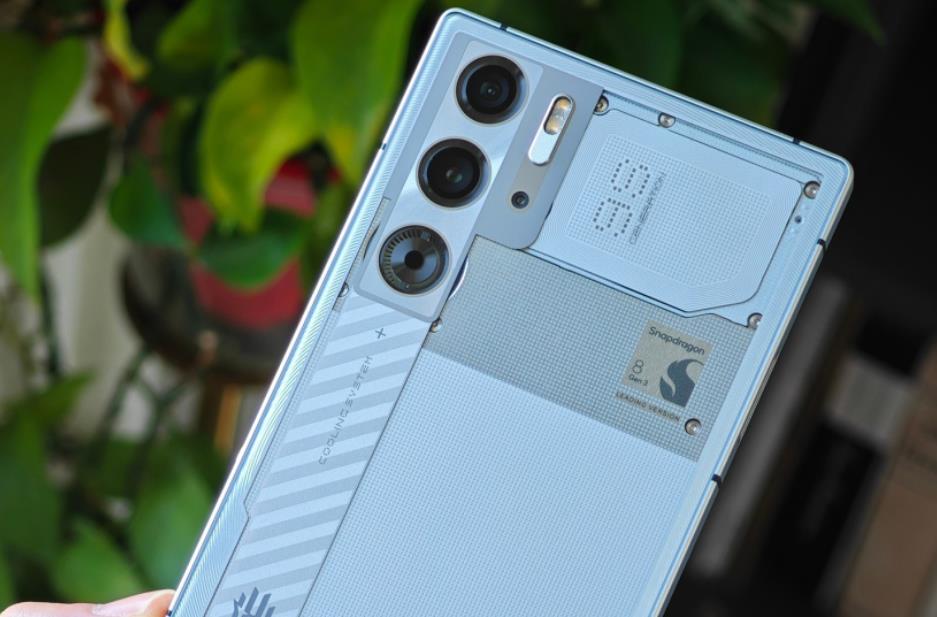 红魔9S Pro系列真机曝光：屏下前摄直屏+顶级性能配置