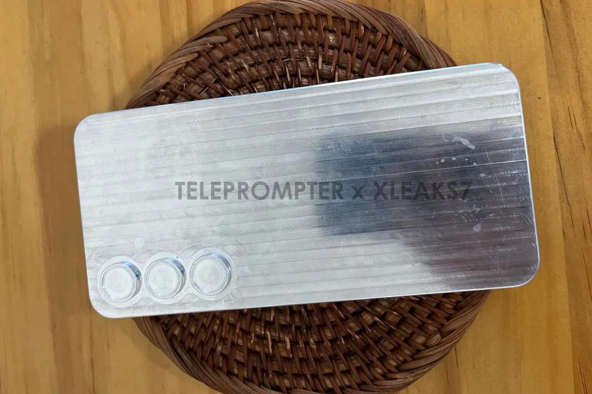 三星Galaxy S24 FE机模曝光：家族式设计，新芯片加持