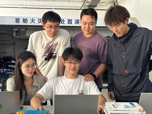 航大学子携手企业共筑航空安全新篇章