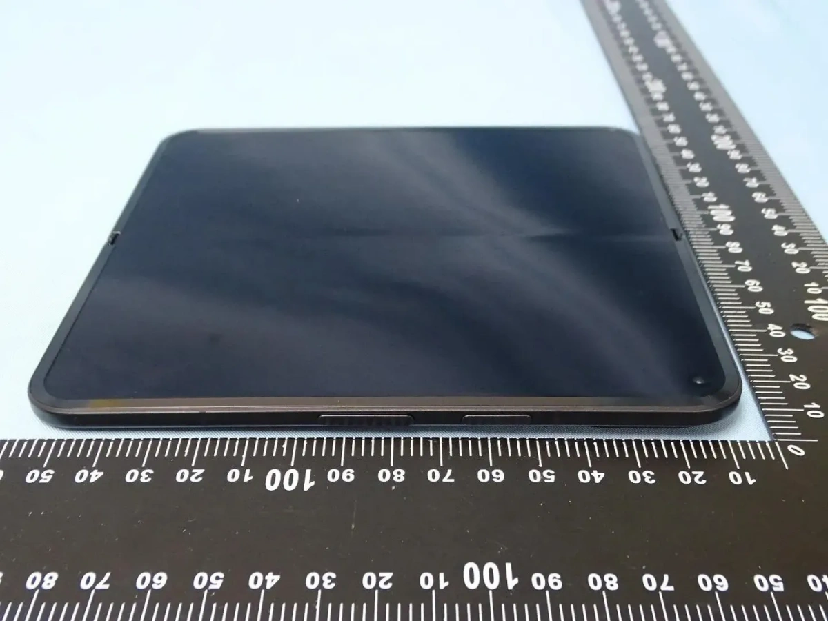 谷歌 Pixel 9 Pro Fold 折叠手机真机照片泄漏 外观改变较大
