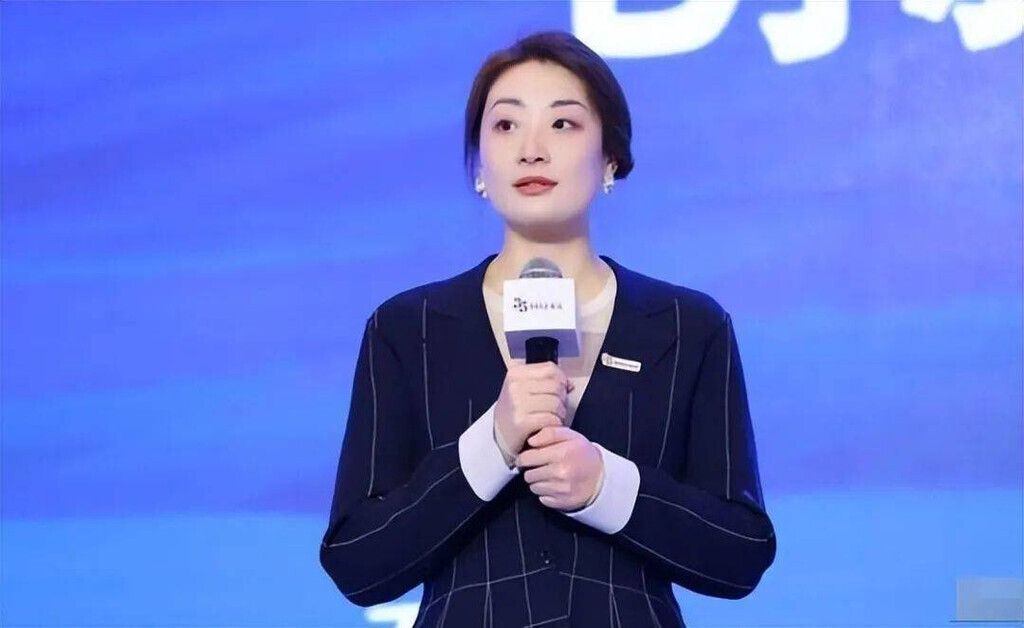 接班不到半年遭股东质疑？宗馥莉传辞任娃哈哈副董事长