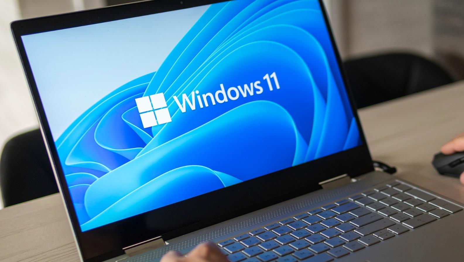 微软暂停Windows 11简化托盘区推送，承诺未来重新上线