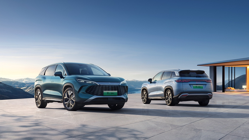 宋L DM-i震撼上市13.58万元起，大小宋双车绝杀合资燃油SUV