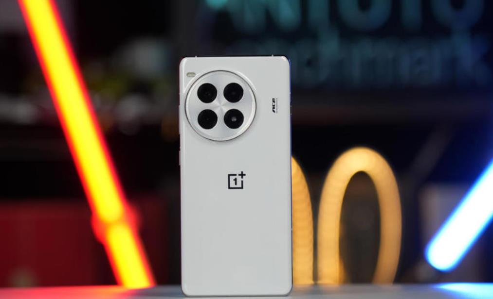 一加OnePlus Ace5规格曝光：告别曲面屏，拥抱大电池与全新设计