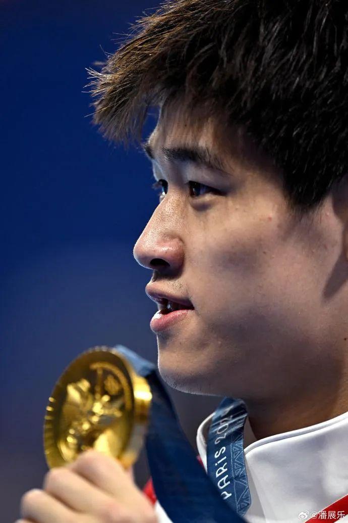 千万签约郑钦文却被骂“毒奶”，奥运营销伊利要学耐克