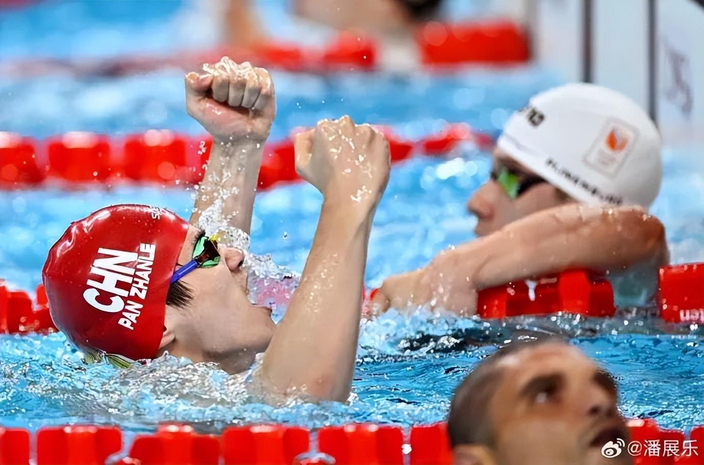 千万签约郑钦文却被骂“毒奶”，奥运营销伊利要学耐克