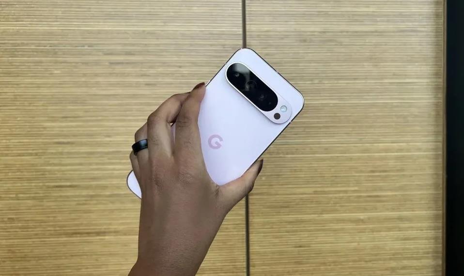 谷歌Pixel 9 Pro XL粉色版真机曝光，设计革新引关注