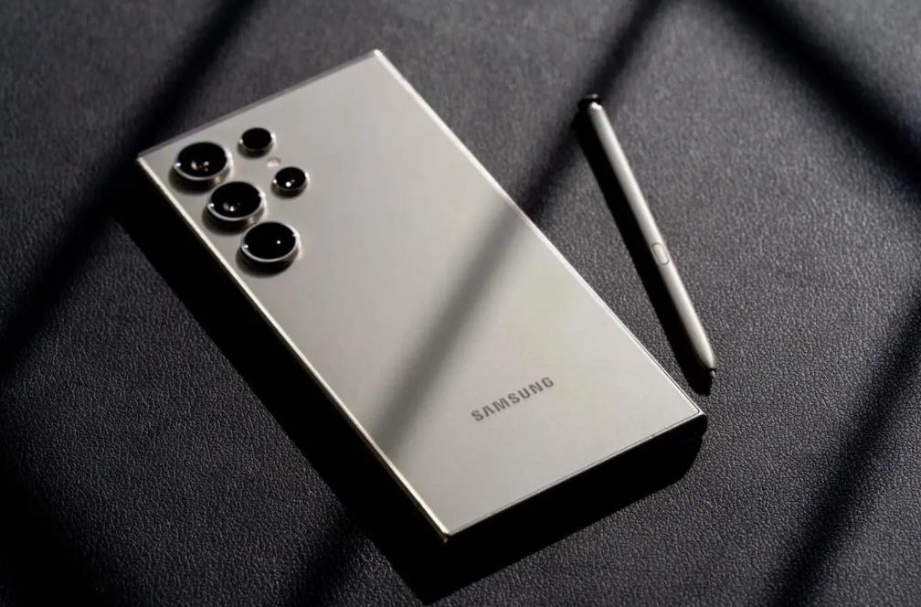三星为Galaxy S24系列推送安全更新，用户期待Android 15及One UI 7.0