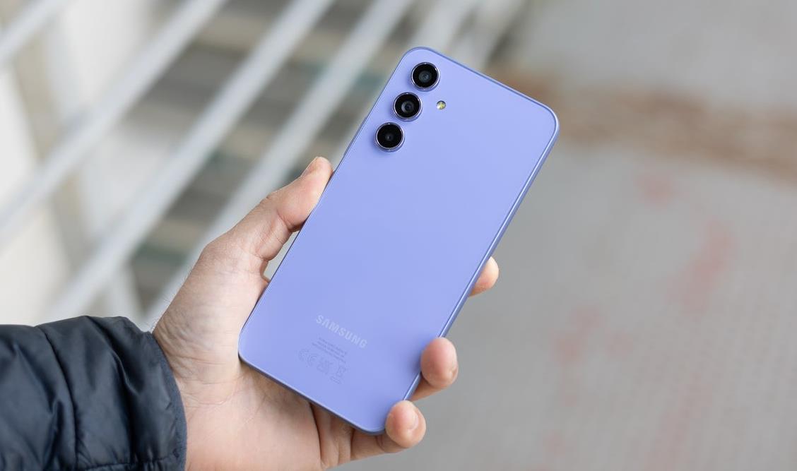三星Galaxy A51 vs Galaxy A55：中端市场双雄的巅峰对决