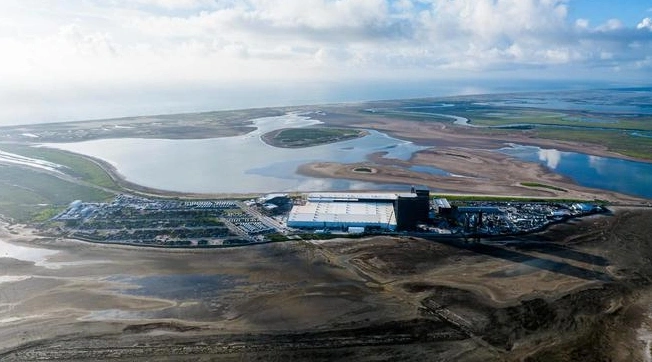 SpaceX 星舰基地再添新塔，距马斯克圆梦火星更近一步