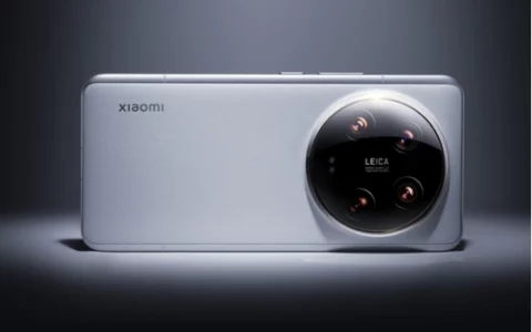 小米15 Ultra外观曝光：2K超窄等深微曲屏 陶瓷材质机身回归