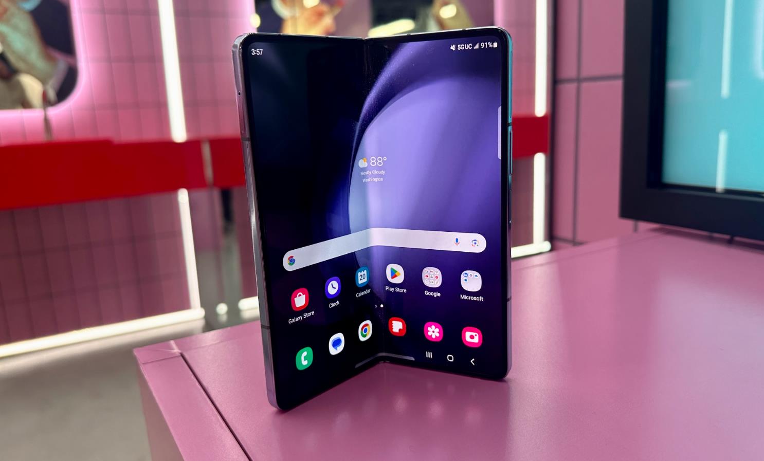 三星Galaxy Z Fold6特别版曝光：更轻薄，钛金属背板成亮点